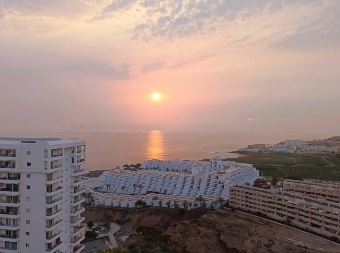 Apto Increible, Acogedor, Luminoso De Ambiente Muy Relajante Con Excelentes Vistas Y Servicios/ Amazing Apt With Sunset Lovely Views Lägenhet Costa Adeje  Exteriör bild